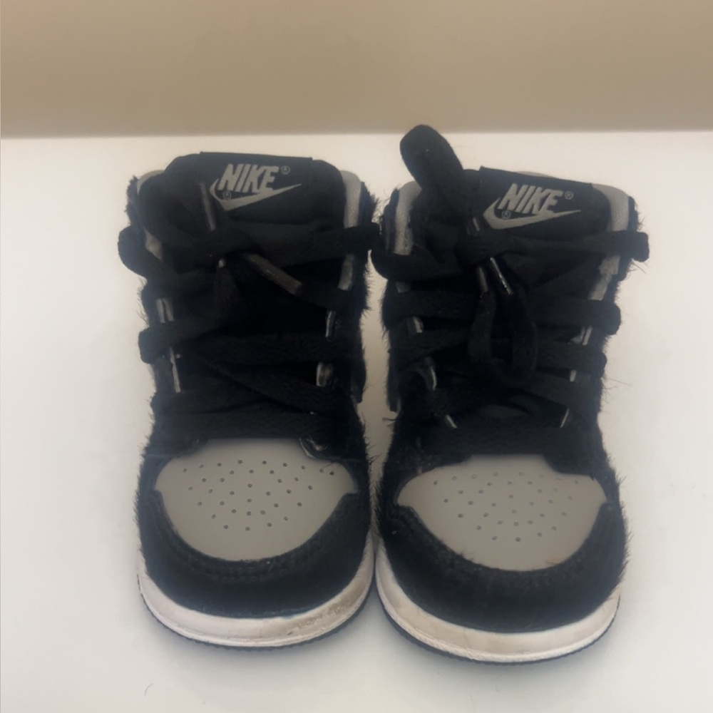 Nike Kids Sneakers in Black and Gray 
Infant size 4c